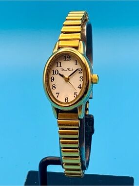DIAO FENDI D36313 Women’s Vintage Stretch Bracelet Wristwatch Works New Battery